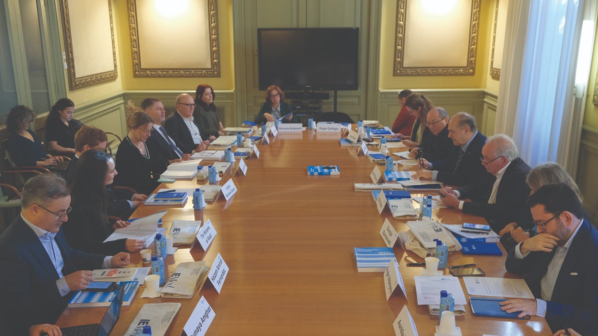 IEMed_'s tweet photo. 🚀The #MedYearbook2025, our flagship publication, is out!  

Over 50 experts share their analyses and insights on what’s defining the #Mediterranean year. 
📖 https://t.co/uHCMRQ5NSF

Meanwhile, our Advisory Council discuss today the key issues to be tackled in the 2026 edition. https://t.co/XYsCgkaBLy