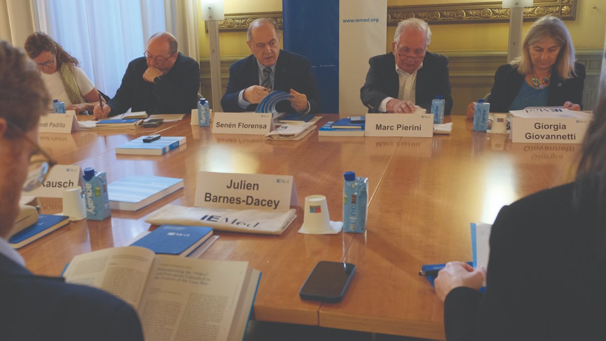 🚀The #MedYearbook2025, our flagship publication, is out!  

Over 50 experts share their analyses and insights on what’s defining the #Mediterranean year. 
📖 iemed.org/med-yearbook/

Meanwhile, our Advisory Council discuss today the key issues to be tackled in the 2026 edition.