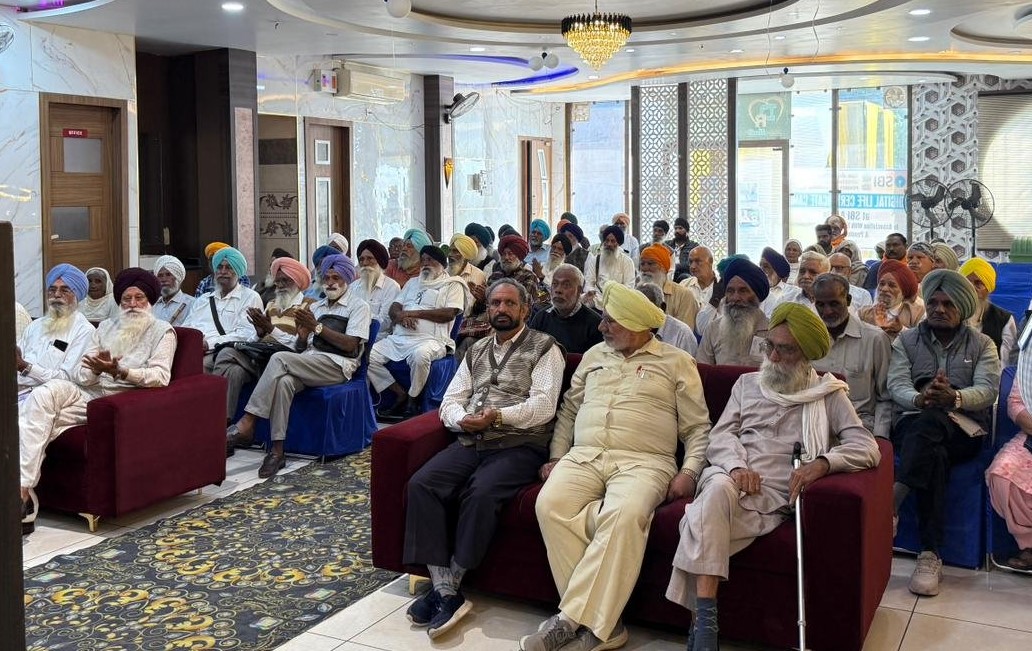 ਪੈਨਸ਼ਨਰਾਂ ਦੀ ਸਹੂਲਤ ਅਤੇ ਡਿਜੀਟਲ ਭਾਗੀਦਾਰੀ ਨੂੰ ਹੁਲਾਰਾ ਦੇਣ ਲਈ 1-30 ਨਵੰਬਰ,2025 ਤੱਕ ਰਾਸ਼ਟਰ-ਵਿਆਪੀ ਡੀਐੱਲਸੀ ਮੁਹਿੰਮ 4.0

ਅਧੀਨ ਸਕੱਤਰ ਸ਼੍ਰੀ ਨਗੇਂਦਰ ਕੁਮਾਰ ਨੇ ਅਜਨਾਲਾ ਅਤੇ ਅੰਮ੍ਰਿਤਸਰ ਵਿੱਚ ਡੀਐੱਲਸੀ ਕੈਂਪਾਂ ਦਾ ਦੌਰਾ ਕੀਤਾ

#DLCCampaign4
<a href="/DOPPW_India/">DOPPW_India</a>