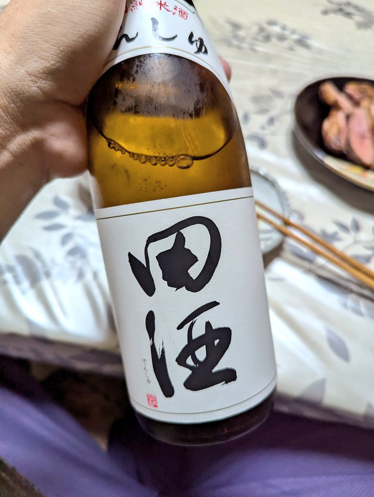 mofumokodogs's tweet image. 友達からもらった日本酒で晩酌🍸
適当に焼いた鴨肉を添えて乾杯🍻

＃晩酌　＃料理写真　＃料理男子
#料理好きな人と繋がりたい