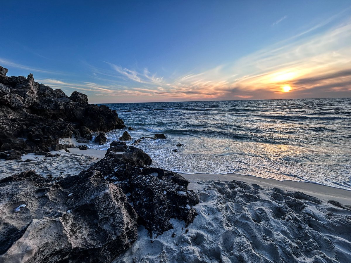 freopics_'s tweet image. There is so much beauty by the ocean 🌊 #westernaustralia #perthisok #oceanlover