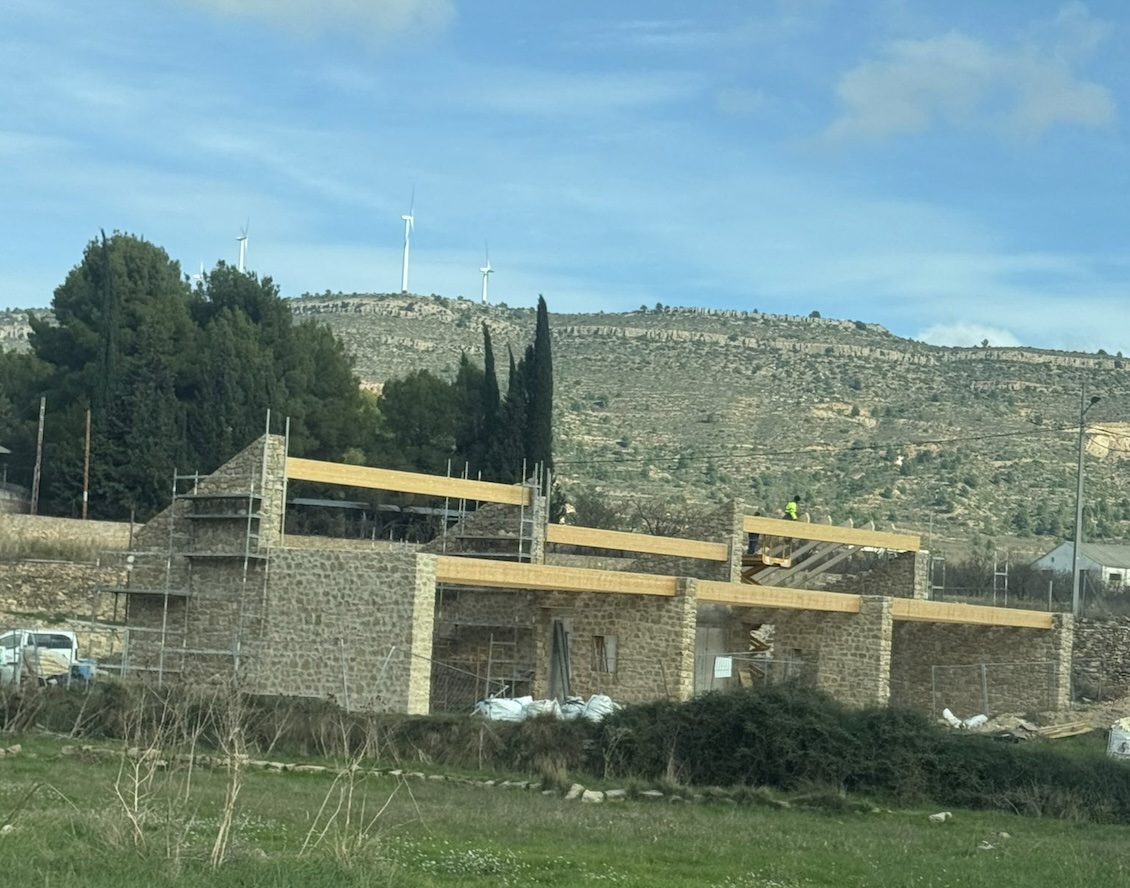 Las obras de construcción del edificio del Centro de Innovación Territorial #RuralTEC de #ArasdelosOlmos encaran su última fase comenzando en breve la adecuación exterior. <a href="/mitecogob/">Transición Ecológica y Reto Demográfico</a> #REDCIT <a href="/dipvalencia/">Diputació de València</a> <a href="/ArasdelosOlmos1/">Aras de los Olmos</a>  #DesarrolloRural