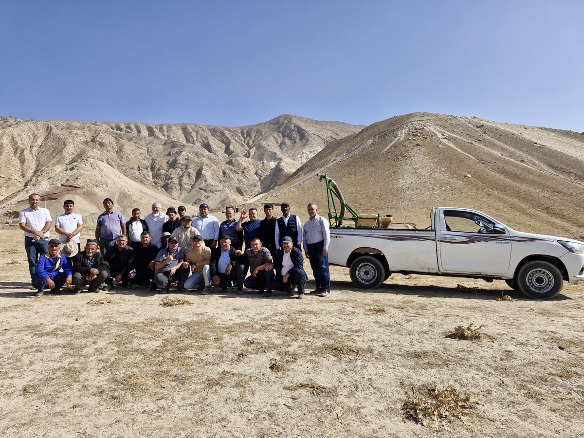 FAOinTajikistan's tweet photo. 🚜💨 A 3-day practical training on ULV sprayers concluded on 29-31 of Oct in Bokhtar, 🇹🇯!
Twenty locust control experts from SE-LCE enhanced their skills in safe and efficient spraying.

🔧📚 Combining theory and field practice for a stronger locust response!

#LocustControl #FAO https://t.co/omcMVCV0la