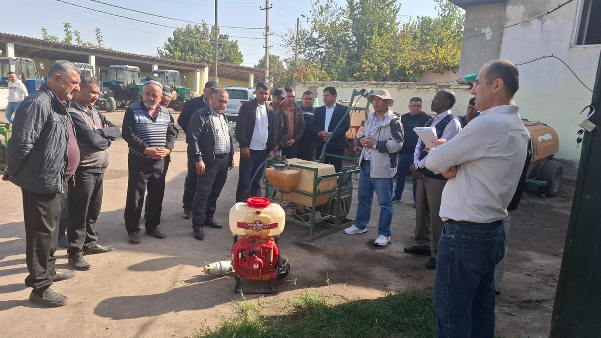 FAOinTajikistan's tweet photo. 🚜💨 A 3-day practical training on ULV sprayers concluded on 29-31 of Oct in Bokhtar, 🇹🇯!
Twenty locust control experts from SE-LCE enhanced their skills in safe and efficient spraying.

🔧📚 Combining theory and field practice for a stronger locust response!

#LocustControl #FAO https://t.co/omcMVCV0la