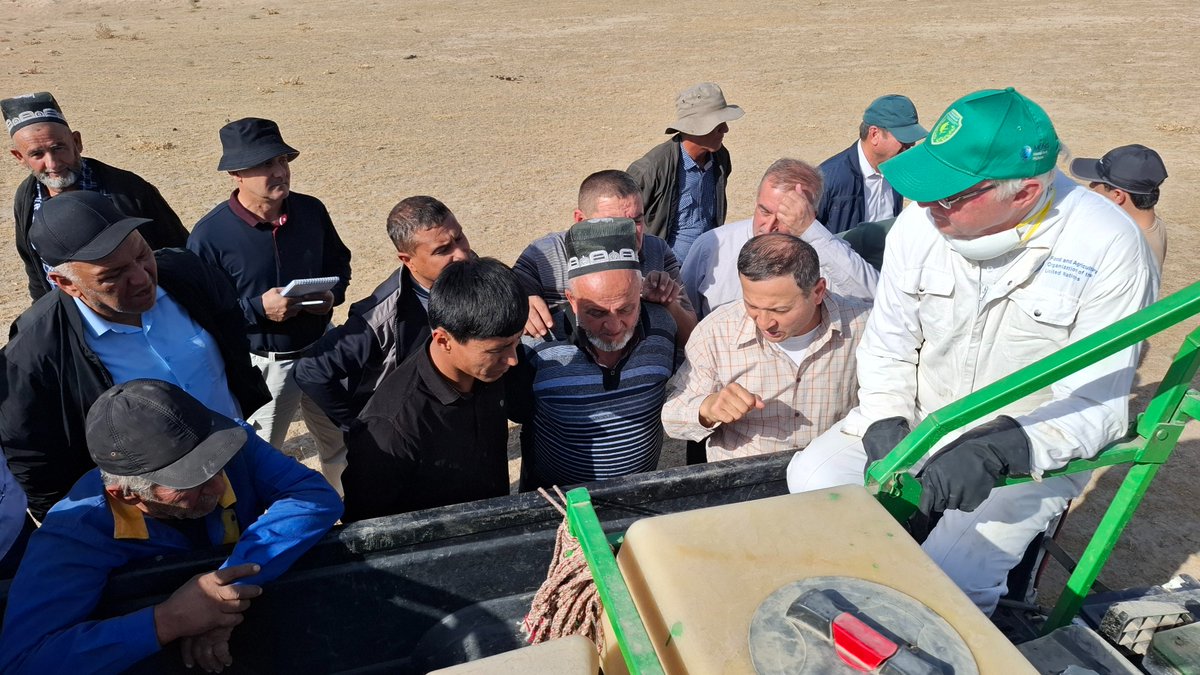FAOinTajikistan's tweet photo. 🚜💨 A 3-day practical training on ULV sprayers concluded on 29-31 of Oct in Bokhtar, 🇹🇯!
Twenty locust control experts from SE-LCE enhanced their skills in safe and efficient spraying.

🔧📚 Combining theory and field practice for a stronger locust response!

#LocustControl #FAO https://t.co/omcMVCV0la