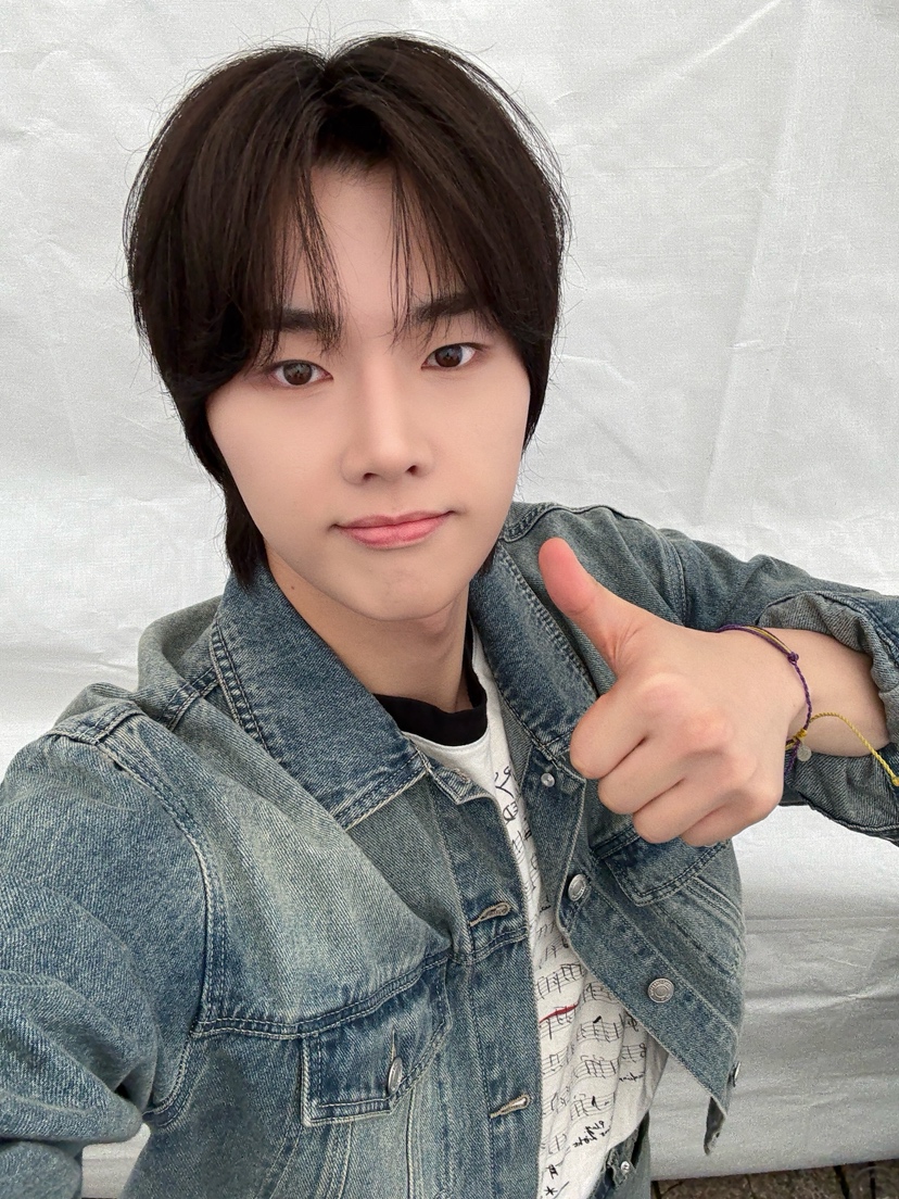 XH_official's tweet image. [ #Xtra_Scenes ]

피크닉 라이브 소풍 다녀왔어요🌿
멋진 선배님들과 함께 노래하며 즐겁게 보냈습니다🎶
방송 시청한 런즈, 소풍 같은 하루였기를💓

#XdinaryHeroes #엑스디너리히어로즈
#정수 #Jungsu
#WE_ARE_ALL_HEROES
#피크닉라이브소풍