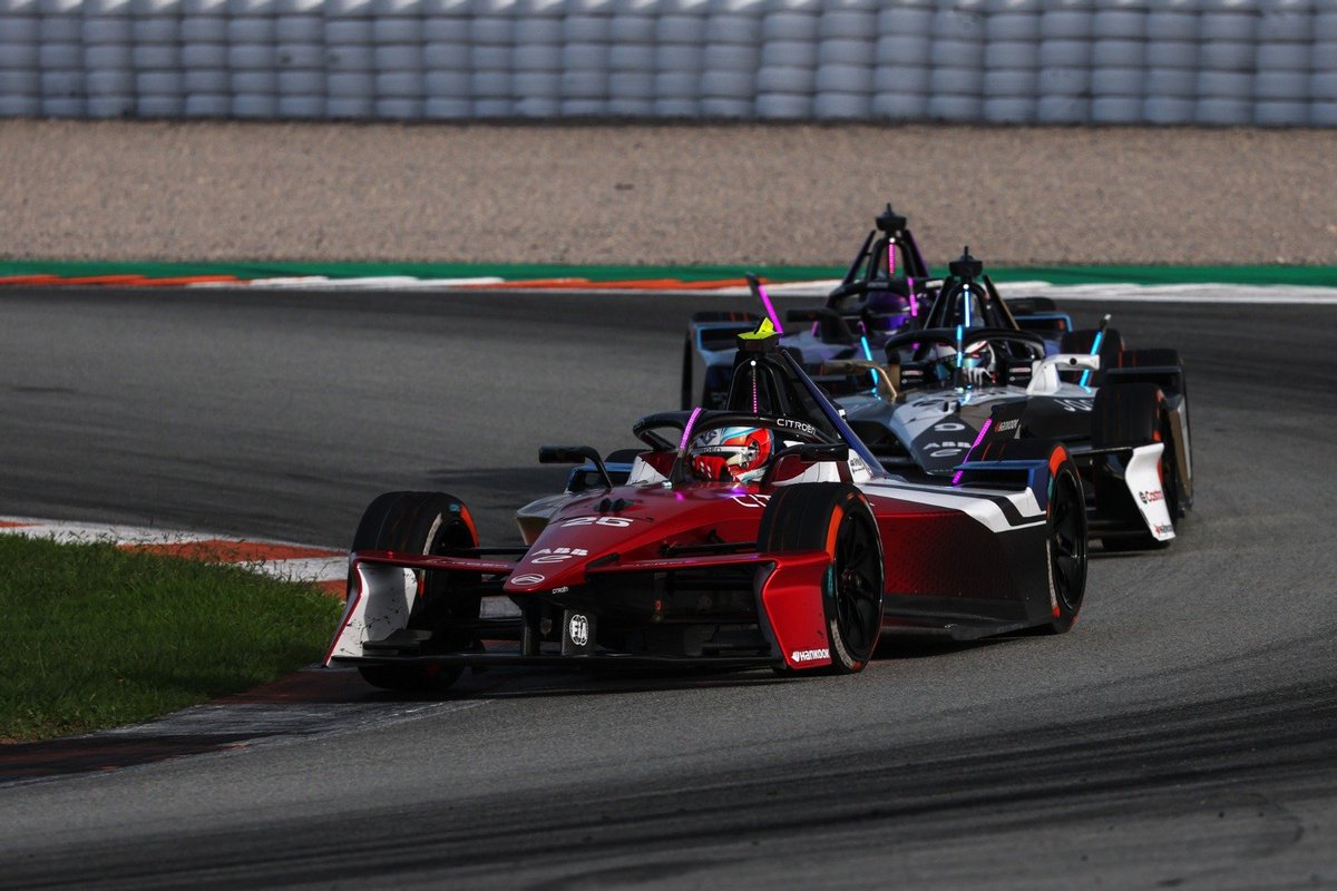 eFORMELde's tweet image. #ePod (Episode 381): Analyse Valencia: Eine Mischung aus allem

🟢 Spotify: open.spotify.com/show/2ryOGGNeZ…
🟣 Apple Podcasts: podcasts.apple.com/de/podcast/epo…
🌐 Stream: e-formel.de/podcast

#ABBFormulaE #FormulaE @FIAFormulaE