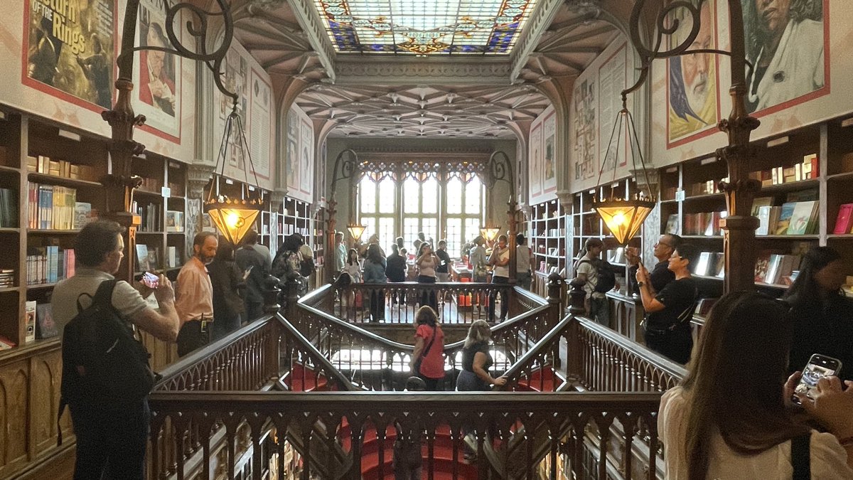 Polished_Page's tweet photo. Is this the most gorgeous bookstore in the world? #books #reading https://t.co/PsDe3GsbfH