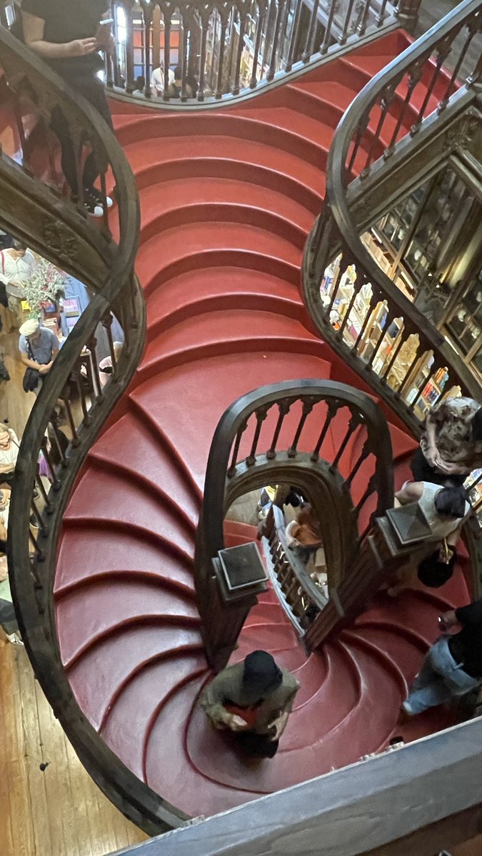 Polished_Page's tweet photo. Is this the most gorgeous bookstore in the world? #books #reading https://t.co/PsDe3GsbfH