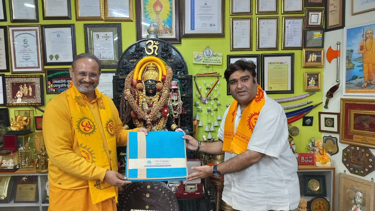 awgpofficial's tweet photo. !! देव संस्कृति विश्वविद्यालय में इंडिया टुडे ग्रुप के वरिष्ठ अधिकारियों का आगमन !!
#DevSanskritiVishwavidyalaya #ShantikunjHaridwar #IndiaTodayGroup #MediaForNationBuilding #ChinmayPandya #Haridwar #DSVVUpdates #MediaRole #NationalDevelopment #awgpofficial #shantikunjharidwar https://t.co/PLSEMj0ttz