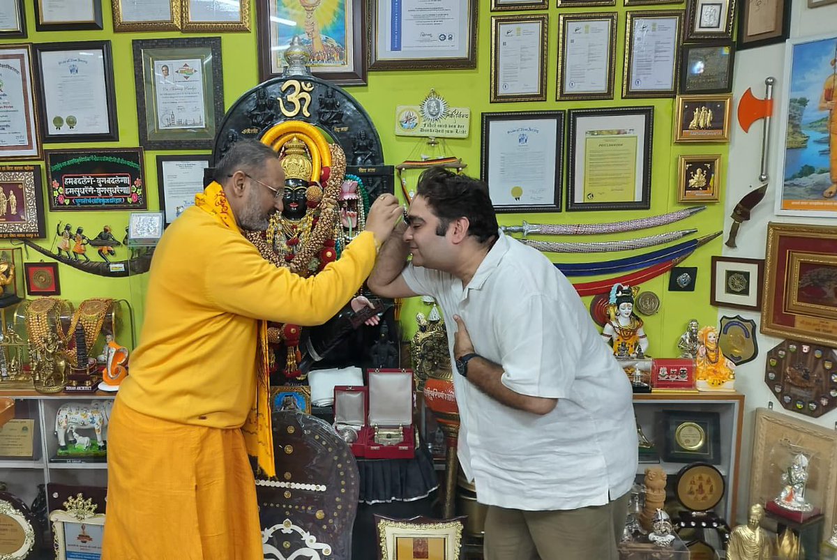 awgpofficial's tweet photo. !! देव संस्कृति विश्वविद्यालय में इंडिया टुडे ग्रुप के वरिष्ठ अधिकारियों का आगमन !!
#DevSanskritiVishwavidyalaya #ShantikunjHaridwar #IndiaTodayGroup #MediaForNationBuilding #ChinmayPandya #Haridwar #DSVVUpdates #MediaRole #NationalDevelopment #awgpofficial #shantikunjharidwar https://t.co/PLSEMj0ttz