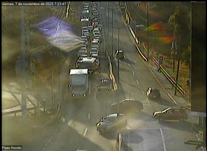 TTIValparaiso's tweet photo. Precaución (07:23) Barrera New Jersey interrumpe pista izquierda de Avenida Los Carrera sector Paso Hondo, #Quilpué, en dirección a la costa.
Equipo policial permanece en el lugar.
Transitar con máxima precaución y considere un aumento en los tiempos de viaje https://t.co/CxaHZk8CCg