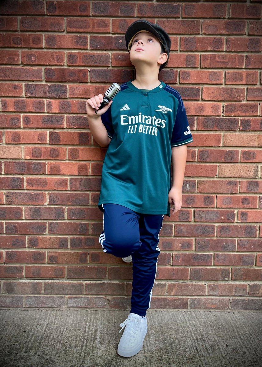 John9Murphy's tweet photo. Dress as your musical hero day at school today for the little man #northlondonforever #arsenal #COYG #theangel @LouisDunford https://t.co/8LQdwFntIO