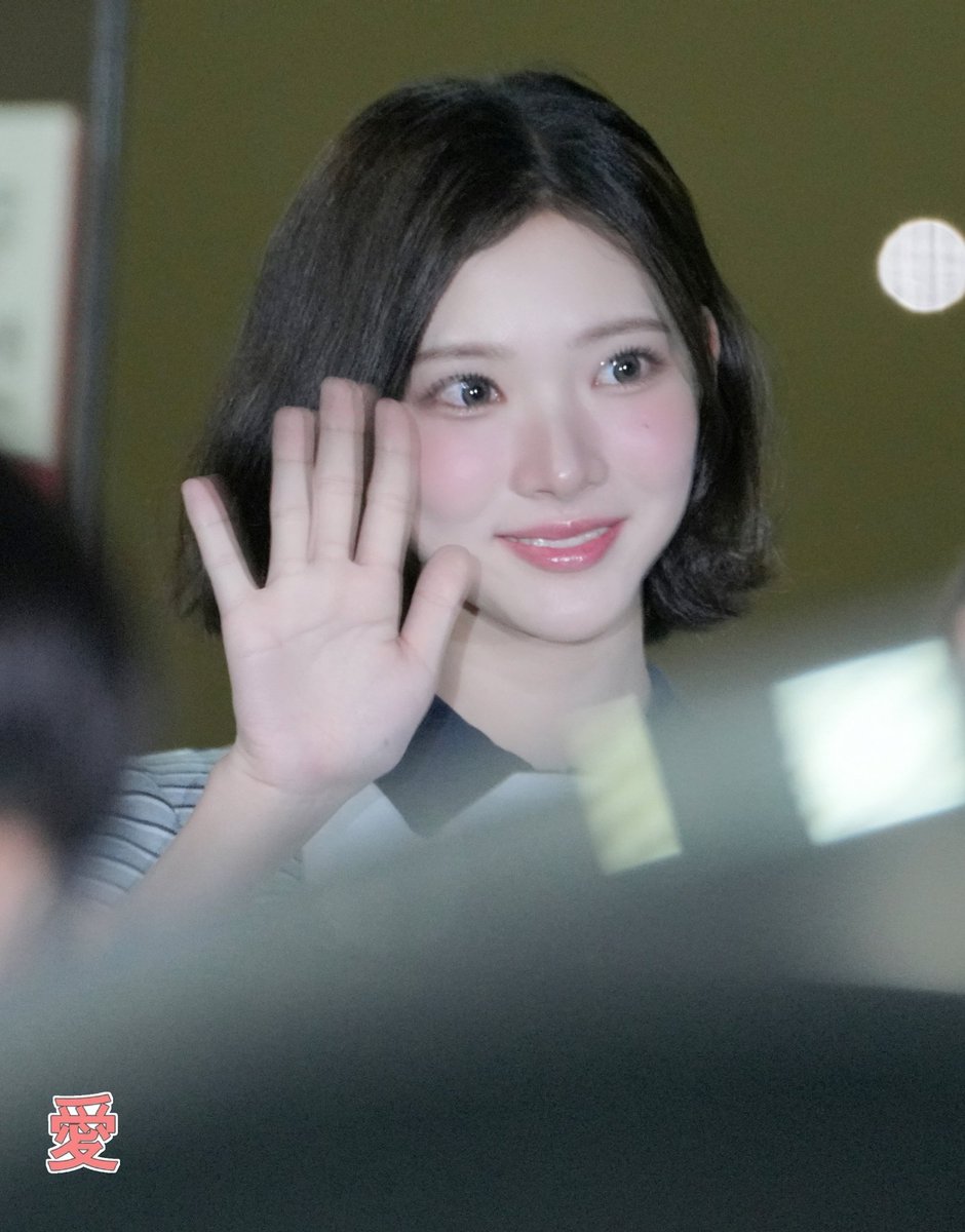 http__38's tweet image. 251107 뮤뱅 퇴근
#하츠투하츠 #하츠투하츠지우 #최지우 #지우 #하투하