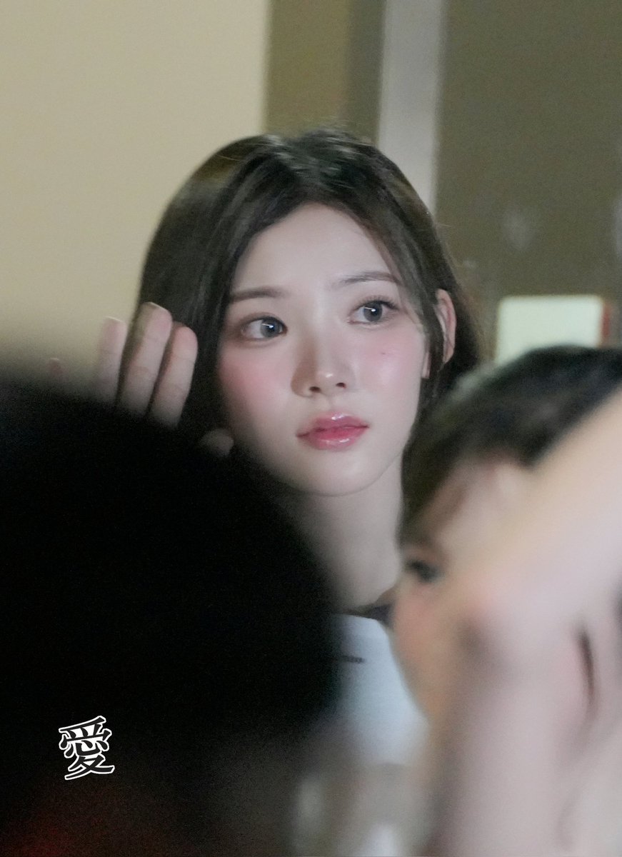 http__38's tweet image. 251107 뮤뱅 퇴근
#하츠투하츠 #하츠투하츠지우 #최지우 #지우 #하투하