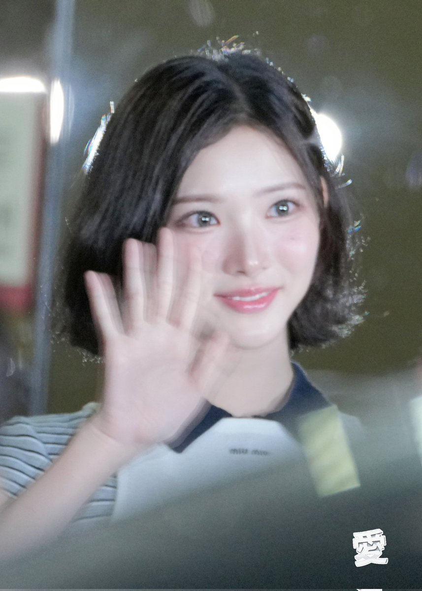 http__38's tweet image. 251107 뮤뱅 퇴근
#하츠투하츠 #하츠투하츠지우 #최지우 #지우 #하투하