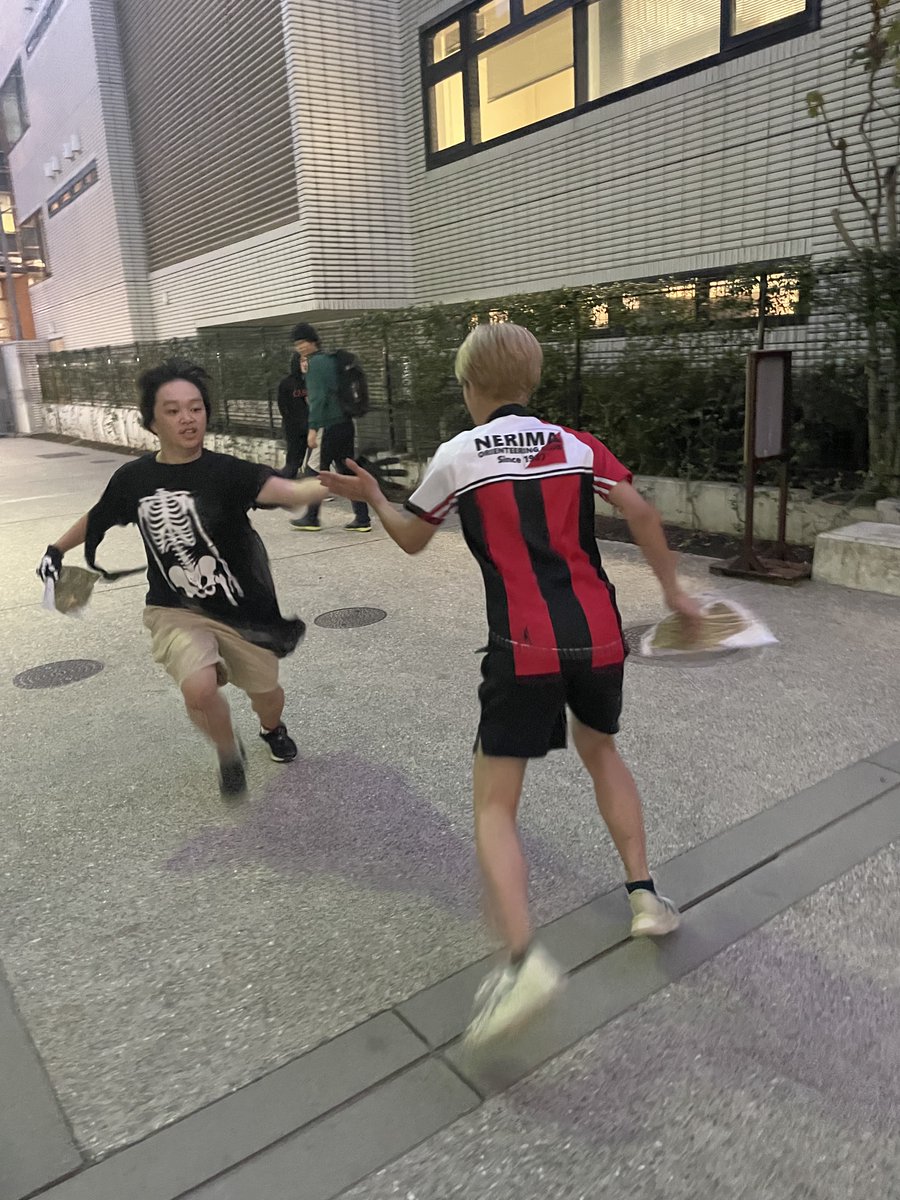OLK_Azabu's tweet photo. 本日の部活ではハロウィン杯をおこないました
優勝は根本‐榎本‐東チームとなりました！！
↓優勝賞品 https://t.co/da2LYJiyrV