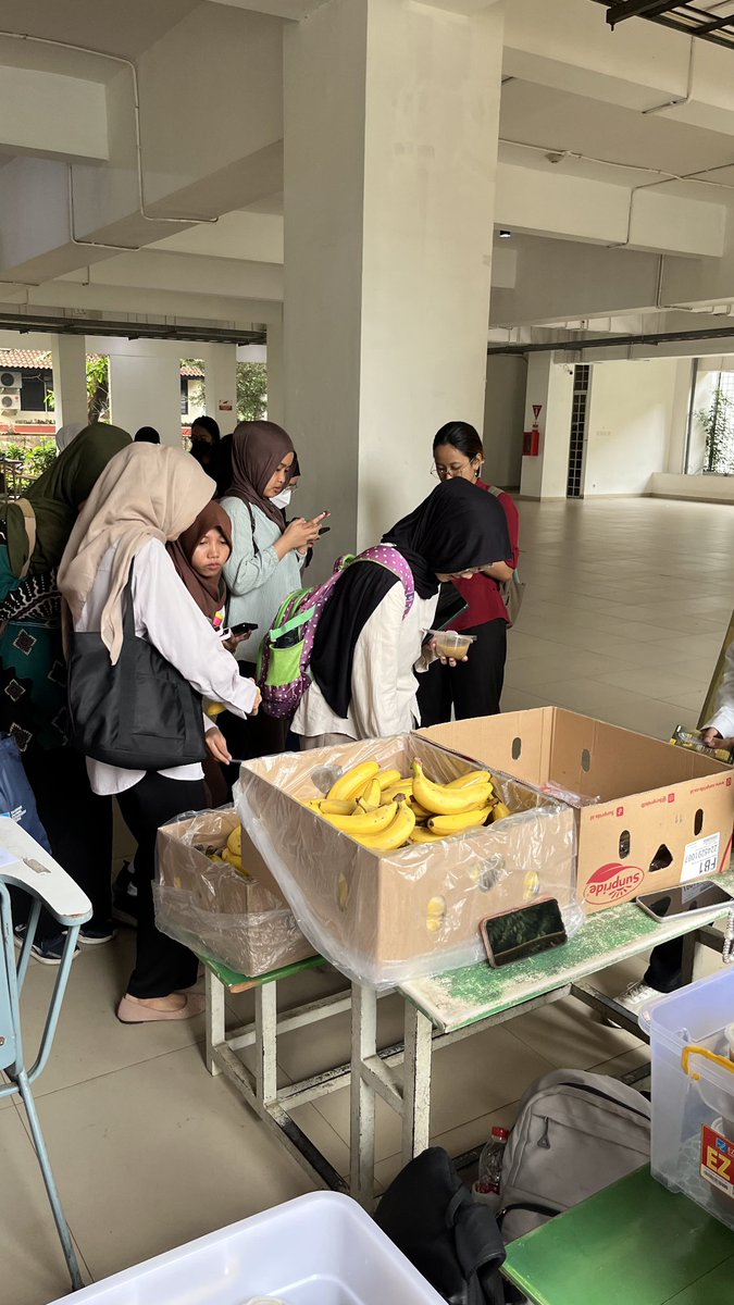 BEMFIKUI_'s tweet photo. tanggal 16 Oktober kemarin MiNers kenyang banget‼️ soalnya dapet sarapan bubur kacang hijau + buah pisang dari tim pengmas❤️‍🔥 yummm enaakkk🤤

FOR MORE INFO:
https://t.co/nFKpWBsBY9

#FIKUI #BEMFIKUI #PENGMAS #SARAGI https://t.co/InBWJKtya4