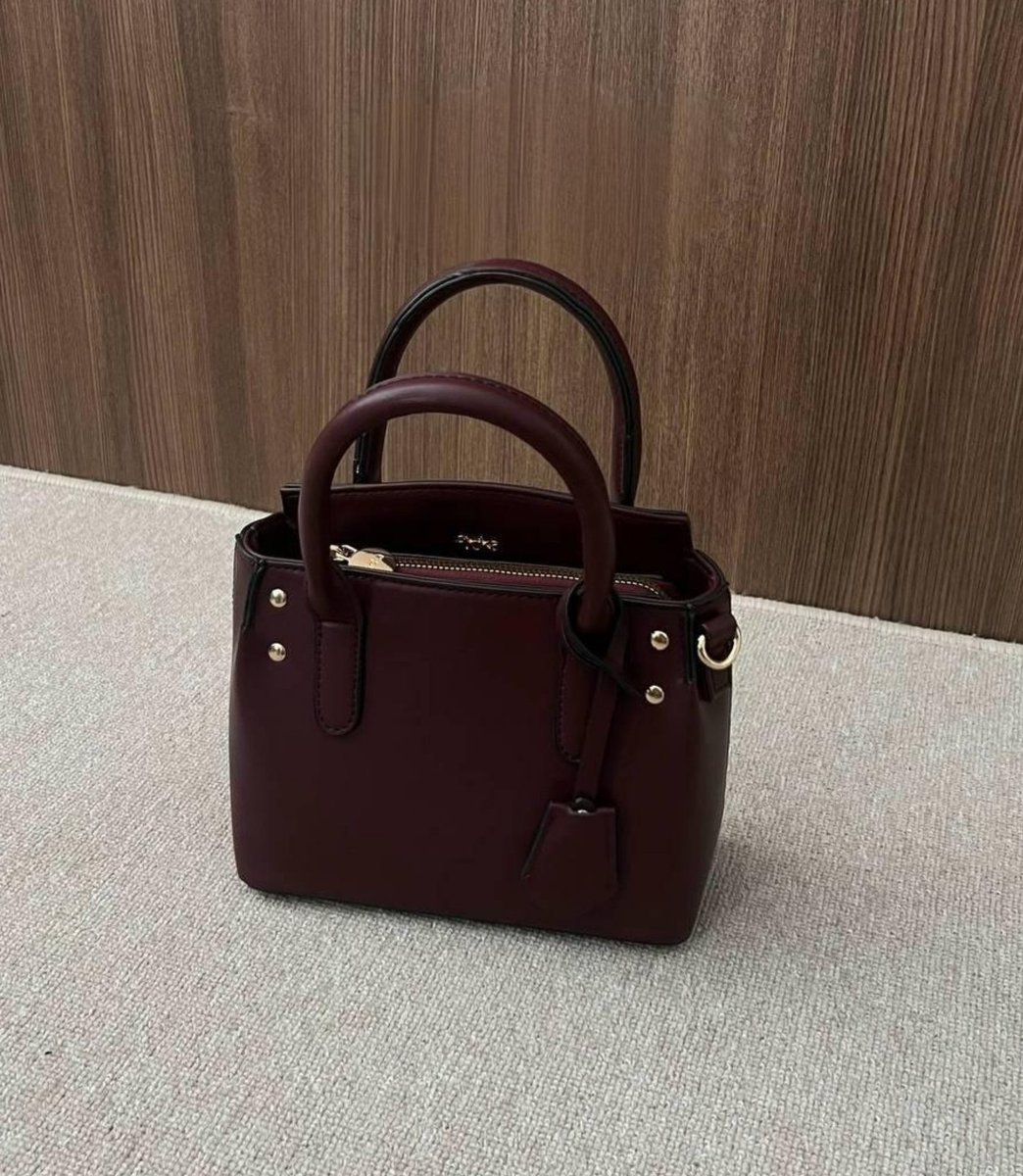 xxxirraaa's tweet photo. Chic &amp; affordable bags from local brand — must-have📌

a thread~ https://t.co/kkKwsLUhDU
