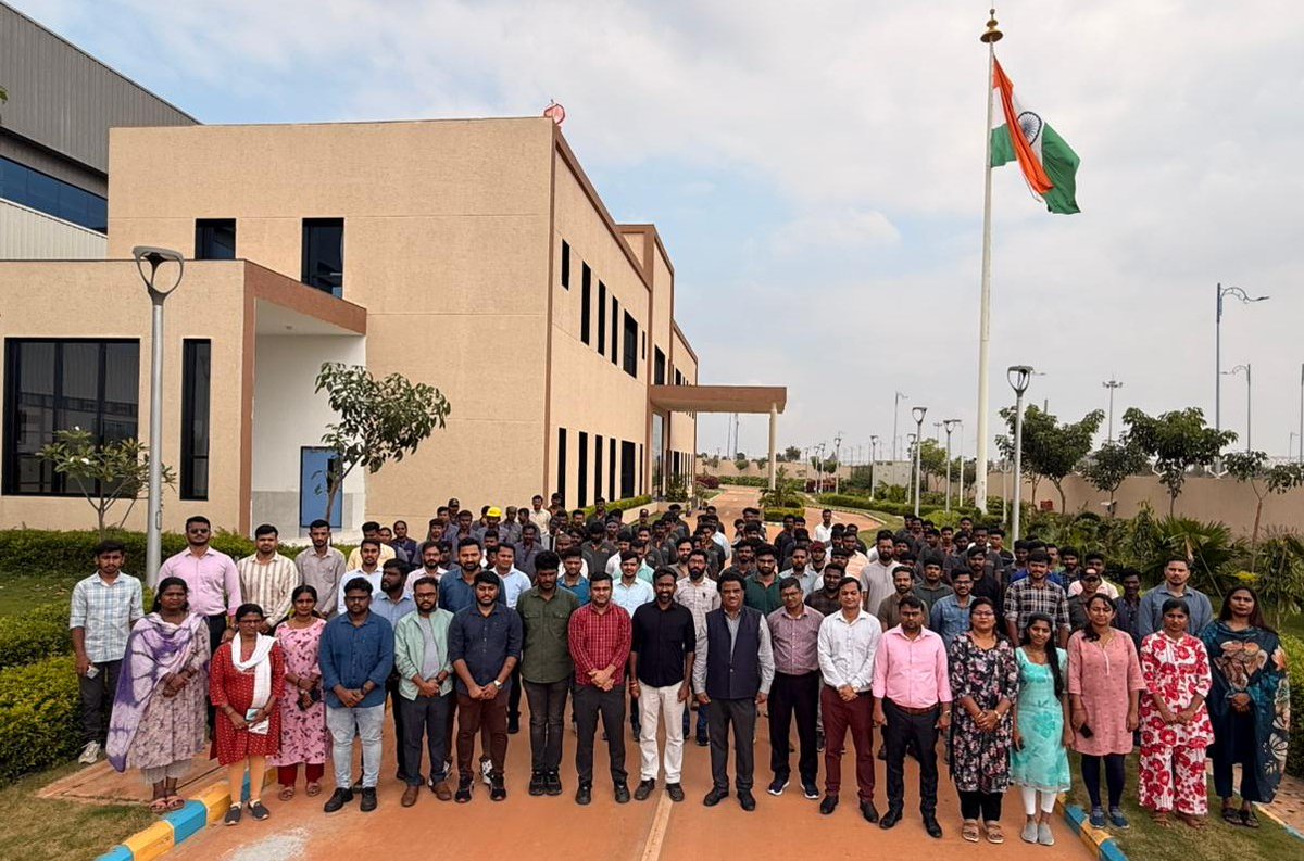 S_Kulshreshtha1's tweet photo. We proudly commemorated #150years of #VandeMataram at #IFFCO Bengaluru. 🇮🇳
All of us assembled together to sing our National Song with hearts filled with  pride and patriotism.
It's a tribute to our Nation’s Spirit, Unity and Cultural Heritage. #JaiHind
 @KiritkrJPatel @IFFCO_PR https://t.co/7OZF7YxXic