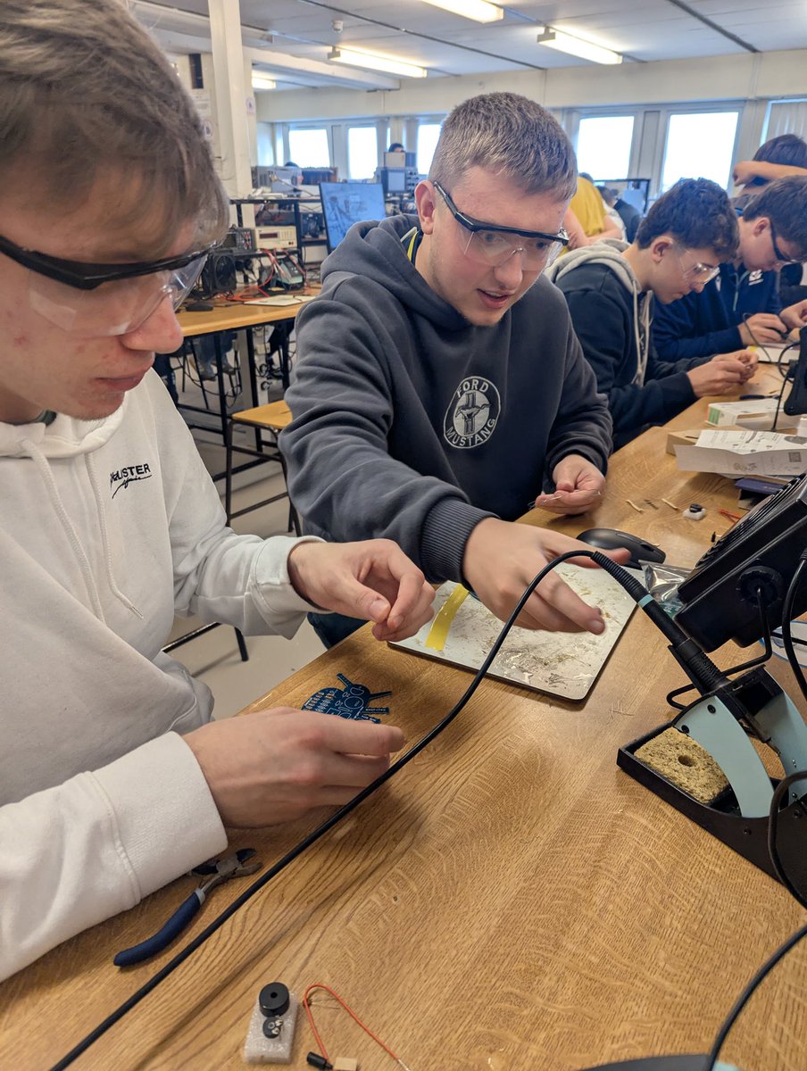 Garnock Science Department tweet media