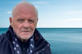 GustavoAdolf_'s tweet image. - La gente no tiene familia, tiene conocidos. Yo elijo la mía.
A los 87 años, el legendario actor Anthony Hopkins🇬🇧habló sin máscaras sobre su hija Abigail en una entrevista con The New York Times:
- No tengo relación con mi hija y lo acepto. No me afecta. No me molesta. No me…