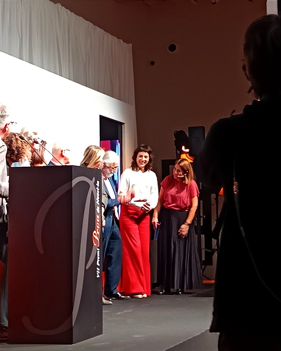 💡Ahir <a href="/DamiaGallardo/">Damià Gallardo</a> , director literari de #LaiePauClaris, va assistir a l'entrega el #PremiProa2025.

📖 La guanyadora ha estat Núria Cadenes (<a href="/ncadenes/">núria cadenes</a>), amb 'Qui salva una vida' (<a href="/Ed_proa/">Edicions Proa</a> / <a href="/Grup62/">Grup62</a> ).

👏 Enhorabona! 

#PremiProa2025 #LaieCulturaResponsable