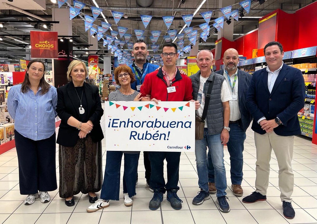 Parabéns, Rubén!☺️

Despois de tres anos de bo traballo, chegan boas novas laborais da man dun contrato indefinido en Carrefour 📝

💛Agradecemos a confianza e o compromiso coa igualdade de oportunidades💙 Sodes exemplo!

➕info na nosa páxina web: goo.su/8asCl6c