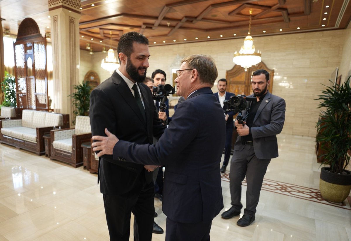 Die Putin-Kampagne der CDU gegen die AfD zeigt, dass diese Partei die Zeit nicht mehr versteht. Wenn man gleichzeitig einem der übelsten lebenden Islamisten-Schlächter und Al-Qaida-Anführer, einem der meistgesuchten Terroristen der Welt so herzlich die Hand schüttelt, nur weil er