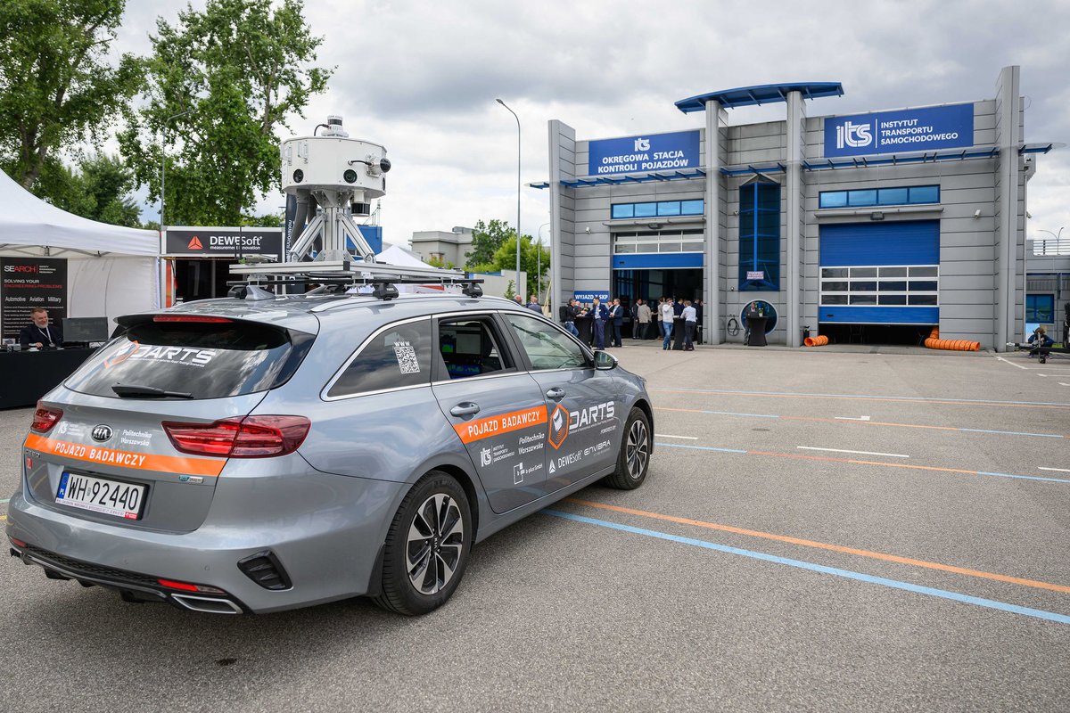 ITS_waw_pl's tweet image. 🇵🇱 Polska baza scenariuszy drogowych dla pojazdów autonomicznych już powstaje! Ekspertka @ITS_waw_pl w wywiadzie dla #PAP: „Zderzenie z rzeczywistością było miażdżące – algorytmy muszą nauczyć się tysięcy złożonych sytuacji.” Projekt DARTS-PL to krok w stronę bezpiecznej