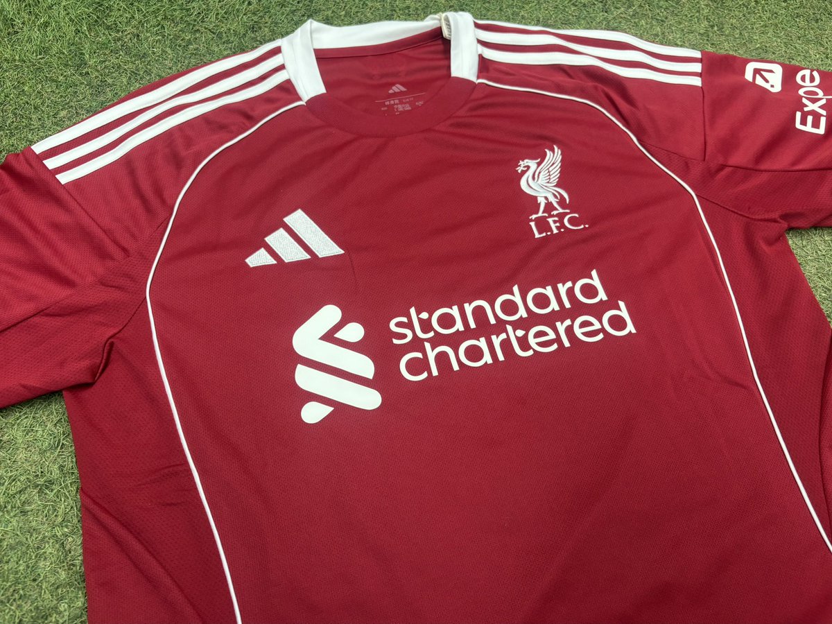 t_machida_fb's tweet image. お客様にご注文いただいたユニフォームに【オフィシャルマーキング】を圧着しました👕✨

当店では、店頭購入はもちろん
お持ち込みユニフォームへの圧着も承っております！
お気軽にスタッフまで👍🏻

⚠️お持ち込みユニは、要相談になります。

#リヴァプール #サッカー #ときわスポーツ #町田 #相模原