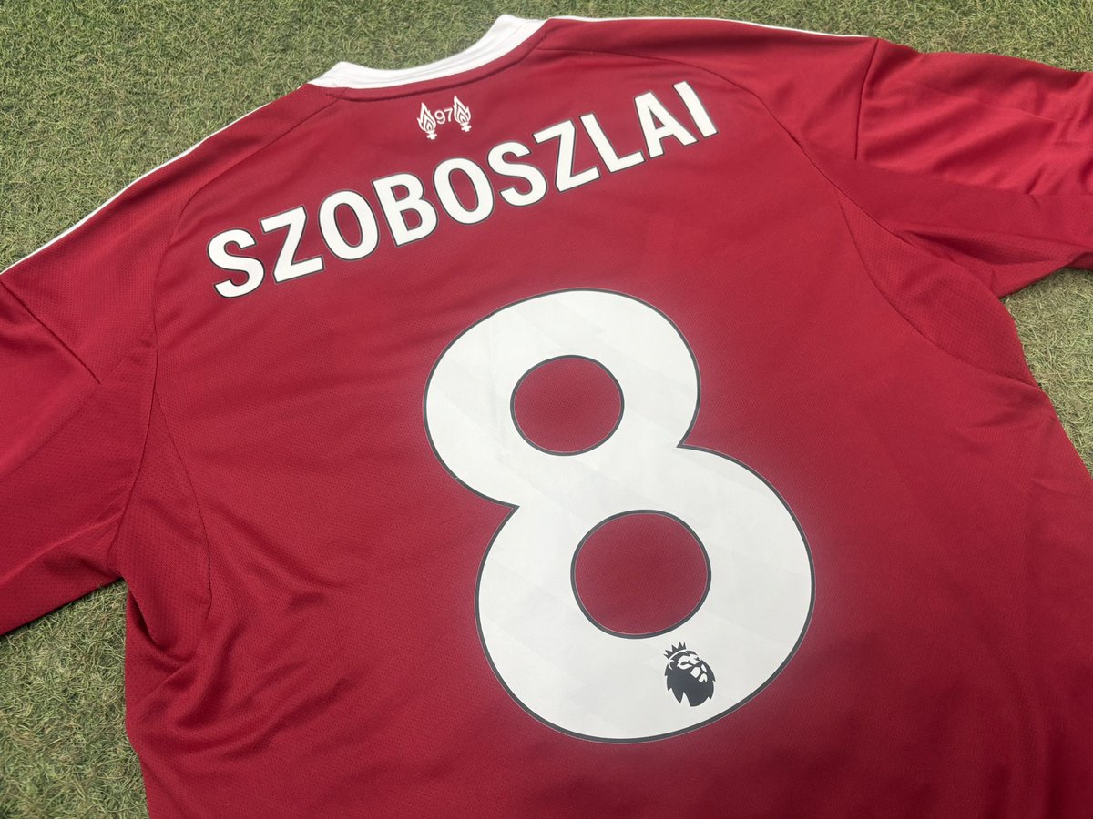 t_machida_fb's tweet image. お客様にご注文いただいたユニフォームに【オフィシャルマーキング】を圧着しました👕✨

当店では、店頭購入はもちろん
お持ち込みユニフォームへの圧着も承っております！
お気軽にスタッフまで👍🏻

⚠️お持ち込みユニは、要相談になります。

#リヴァプール #サッカー #ときわスポーツ #町田 #相模原