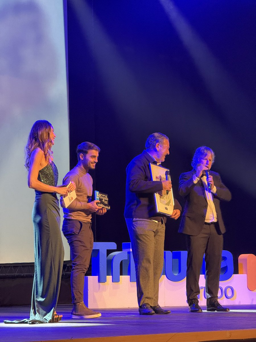 🏆 El Real Ávila CF, galardonado con el Premio Tribuna “Trayectoria”

El Real Ávila Club de Fútbol ha recibido el Premio Tribuna “Trayectoria”, un reconocimiento que nos llena de orgullo y que pone en valor más de un siglo de historia dedicada al deporte, al esfuerzo y a la