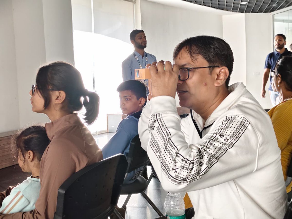 RscBhuj's tweet photo. @RSCBhuj celebrated the #Birth #Anniversary of #Nobel Laureate Sir #C.V.Raman with inspiring documentary show, demonstration of light #dispersion, sessions on the #Raman effect and hands-on experiment of CD #spectroscopy and #light #diffraction using the #Quantum Kit. https://t.co/Vmdj0Rlgue