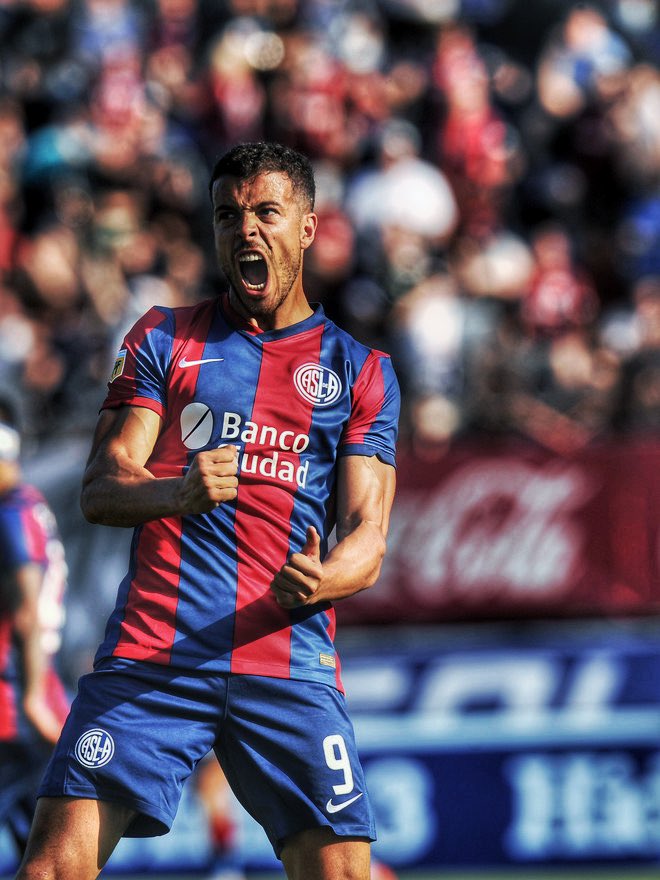 DebateSL's tweet photo. “¿La mejor hincha del fútbol argentino? Aunque hay mucha gente que me insultó, la de #SanLorenzo”.
✍️ Franco #DiSanto en Te Dejo en Orsai https://t.co/9mvCo5bK50