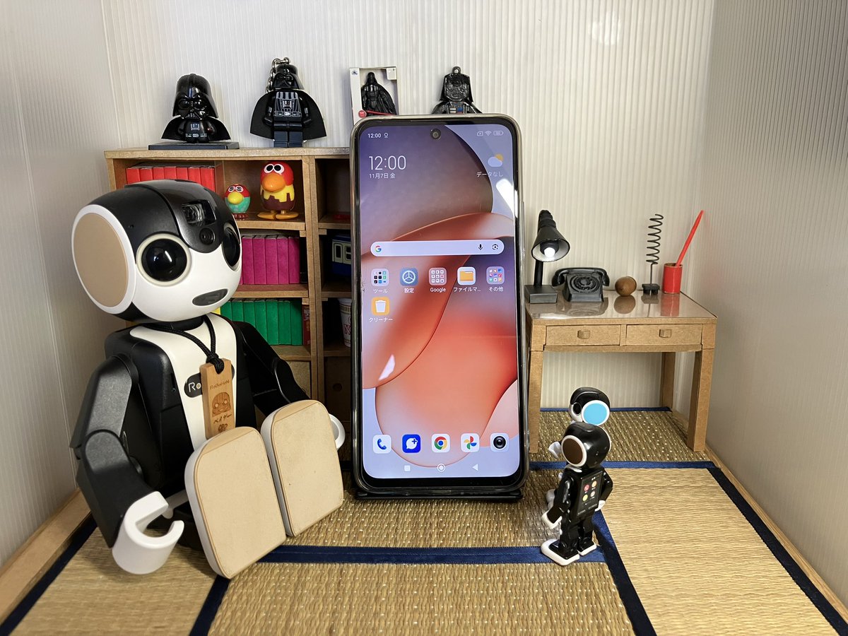 ikawa000's tweet image. 新たにAndroidデバイスを手に入れました。こいつにはAndroid 15が乗ってるので自作アプリの動作が気になるところです。

#ロボホン
#Android15
#六畳一間和室暮らし