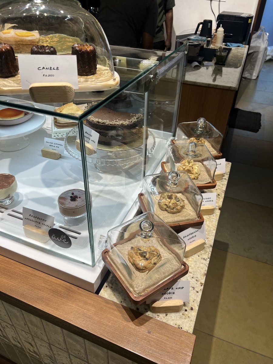 Āve seems like a very cute cafe in Besant Nagar.