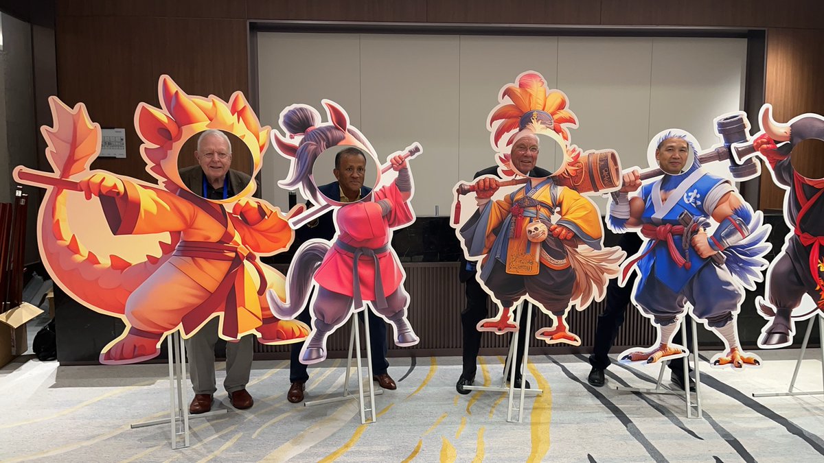 Jorgen Randers presided over the executive committee meeting of the Club of Rome China Chapter with Zhou Jinfeng in attendance