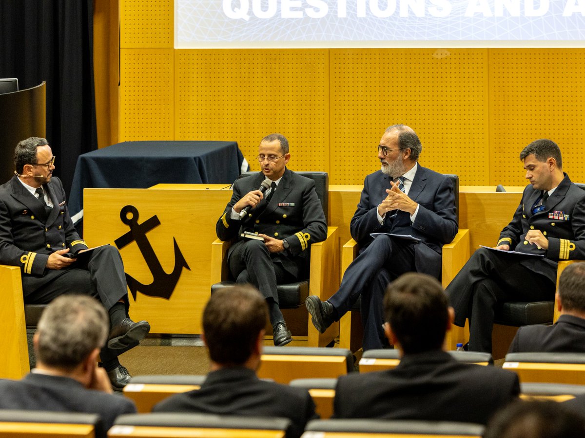 MarinhaPT's tweet image. Marinha realiza #conferência sobre o uso da inteligência artificial na segurança marítima

No âmbito da iniciativa 5+5 Defesa, a #Marinha realizou uma conferência sobre a aplicação da #InteligênciaArtificial na segurança marítima.

Saiba mais em marinha.pt/pt/media-cente…