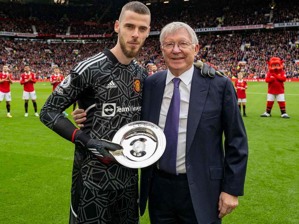 TheDeGeaZone's tweet photo. Happy Birthday @D_DeGea 

Thank You for making me fall in love with Goalkeeping ❤️ https://t.co/tCz8FhenKd