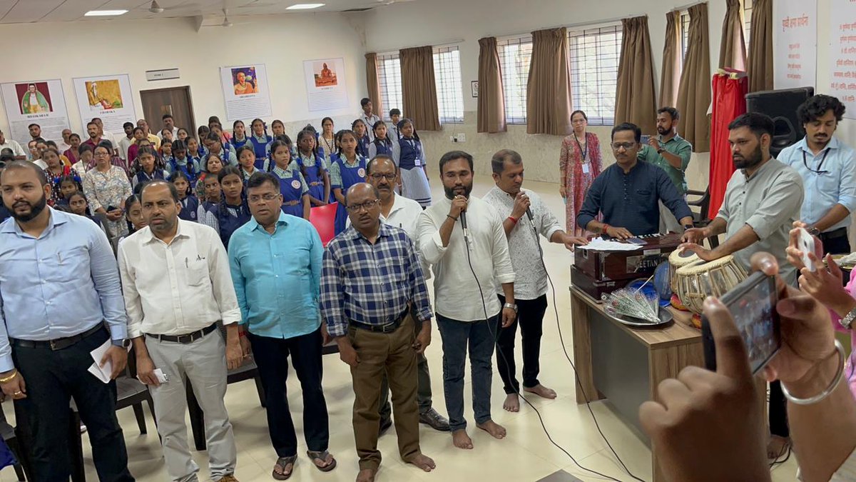 Mass Singing of the full version of 'Vande Mataram' at Office Premises, in an event commemorating 150 years of the National Song 'Vande Mataram' at Bardez, Pernem,  Bicholim and Sattari Taluka Levels. Officials &amp; Staffs of the taluka level offices participated in the event.