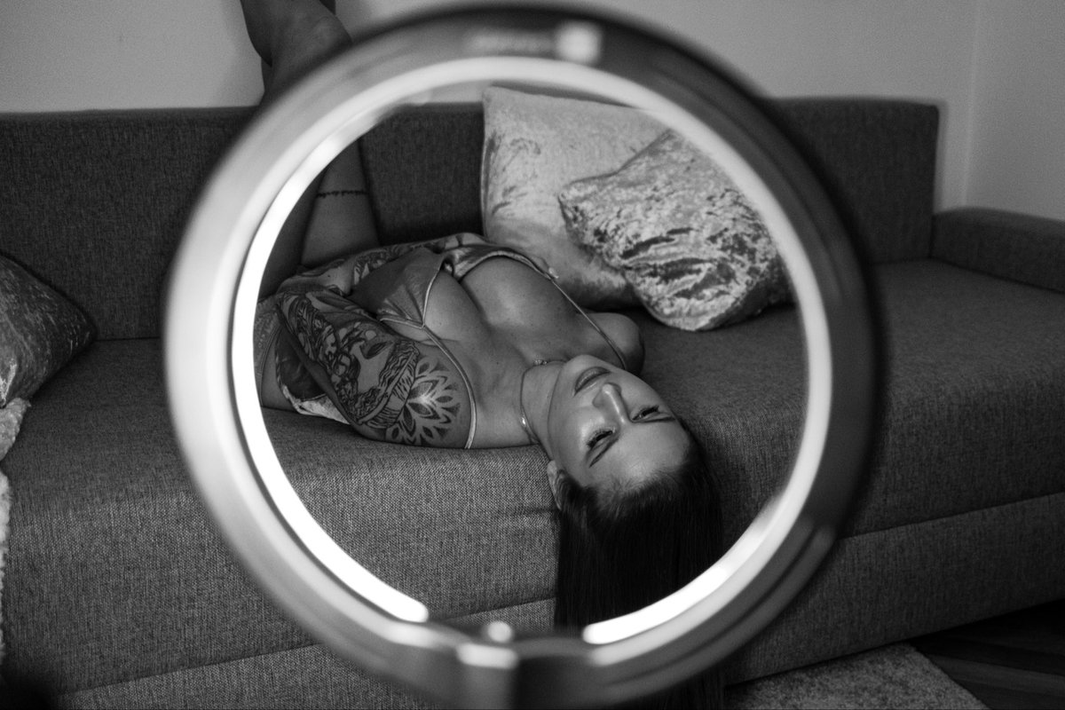 Virtuální přítelkyně je v kinech! 

Reakce různé, mnoho pohoršených lidí, mnoho nadřazených, mnoho nadšených - jak to v doku ma spravne bejt. 

Doražte si udělat vlastni názor už zítra do Oka a třeba podebatovat se štábem - biooko.net/?projection=42…

📸 🫡