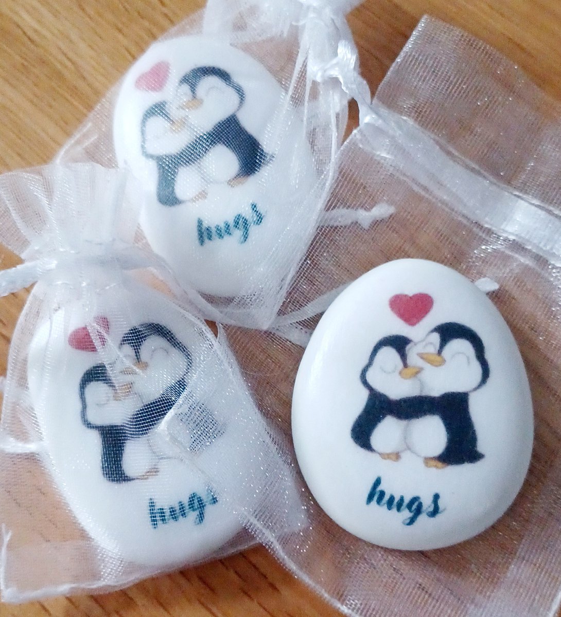 NurtureGnomes's tweet image. Children&apos;s personalised pocket pals/worry stones 💝Choose from a Gnome Buddy or something more personal. If it&apos;s not copyright I can create it, such as Nancy&apos;s pet beagle when she first started school 😊

nurturegnomes.co.uk/products/pocke…

#childrensgifts #pockethug #pebbles #giftideas