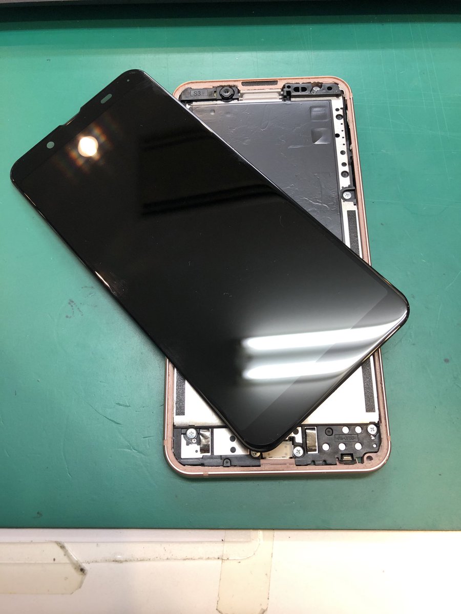 今回はAQUOSsense3basicの画面を交換しました！ 修理費用：19.800円
