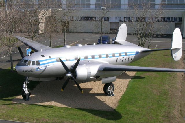 The last remaining example of a beautiful transport aircraft, the SO.30 'Bretagne', on display in front of the Airbus site in Saint Nazaire. In its day, in the mid-1940s, it was one of the first pressurised transport aircraft to be mass-produced.

© PHOTO ARCHIVES PO