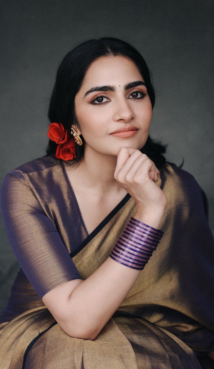 INDACTRESSPIC's tweet image. Saree Draping is an Art

#RukminiVasanth 
#KantaraChapter1