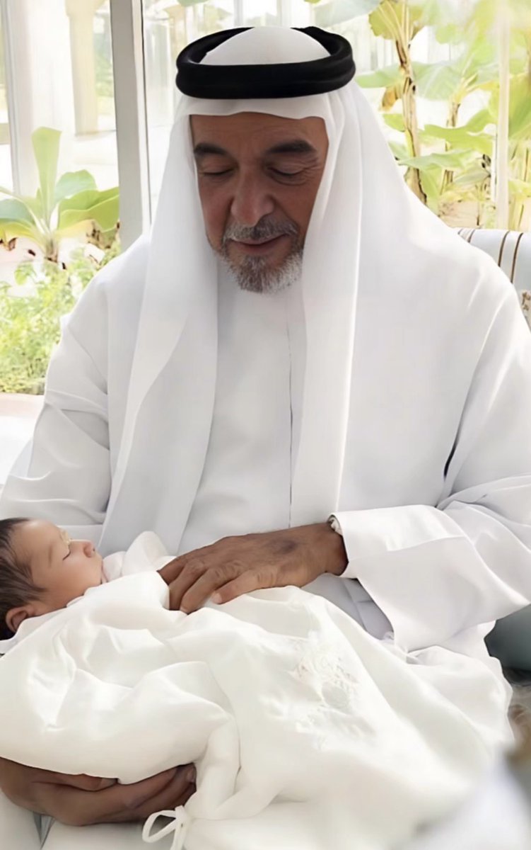 اللهم في يوم الجمعة ارحم من لا يُذكر إسمه إلا بالخير 🤍