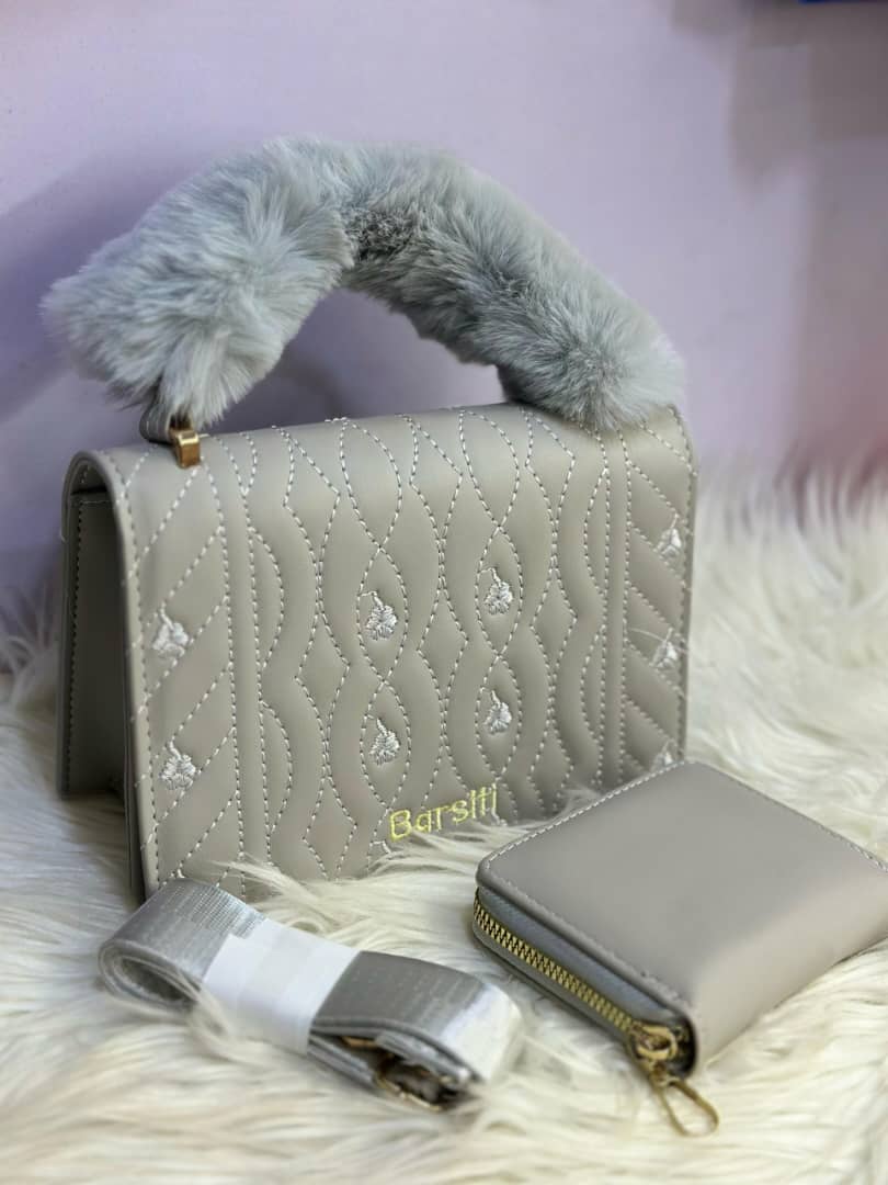 jjumba_julius's tweet photo. #LadiesCollection 👜🛄 https://t.co/UPK2f2Y7II