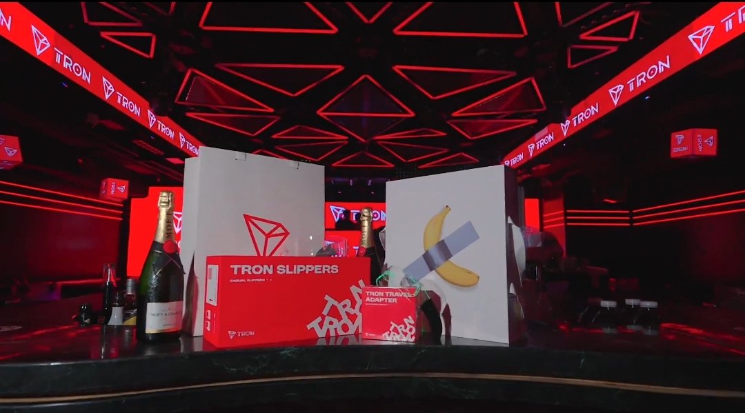 BTCimad's tweet image. 🚀 #TRON دائماً في المقدمة! يا لها من ليلة مذهلة في #HKFTW25، الطاقة والإبداع كانا في كل لحظة 👀🔥

@justinsuntron
@trondao
@TronDao_AR
#TRONGlobalFriends