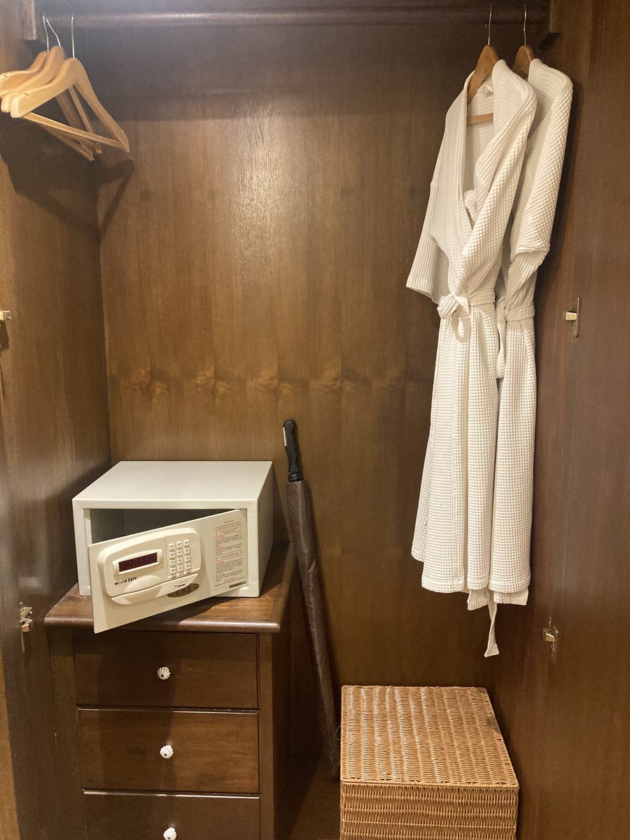 Staythcom's tweet image. #รีวิวที่พักสุดคุ้ม โรงแรม Buddy Lodge Hotel agoda.com/partners/partn… ตั้งอยู่บนถนนข้าวสาร ใกล้กับร้านแมคโดนัลด์ มีตู้เย็น ร่ม ไดร์เป่าผม #ข้าวสาร #khaosanroad #bangkok #กรุงเทพ #เที่ยวกลางคืน #thailand #ประเทศไทย